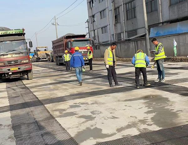 鼓楼老材料的新故事：玻璃纤维土工格栅如何在‘白改黑’浪潮中重获新生？